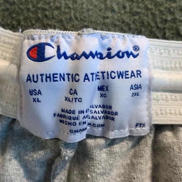 Men’s Champion light heather gray, elastic waist shorts with pockets. Size XL - Picture 2 of 7